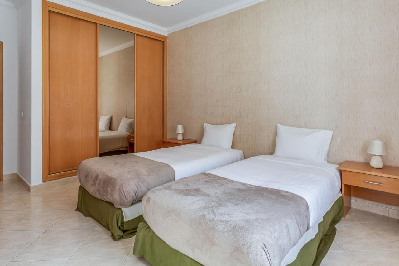 Spacious 2 Bdr Apartment W/ Patio By Lovelystay Armação de Pêra المظهر الخارجي الصورة