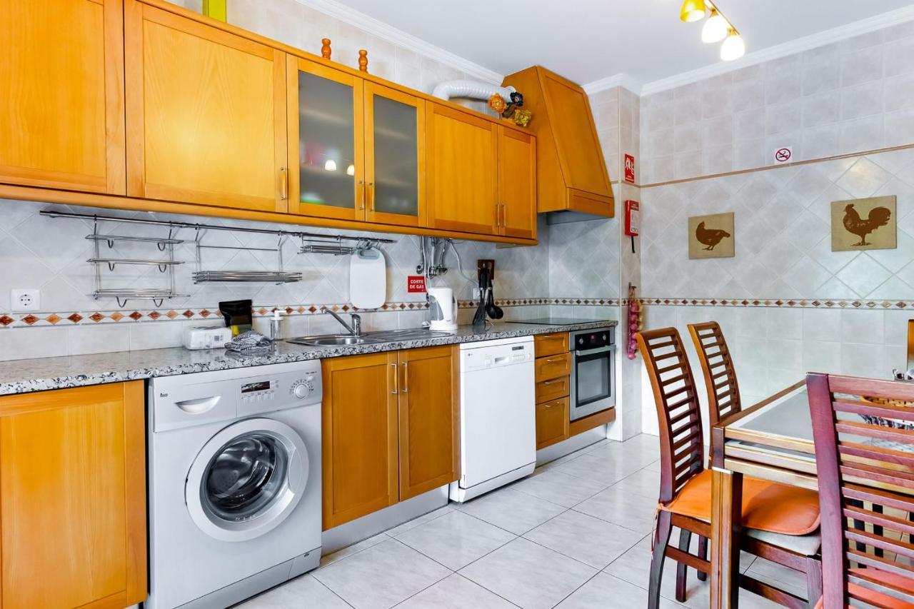 Spacious 2 Bdr Apartment W/ Patio By Lovelystay Armação de Pêra المظهر الخارجي الصورة