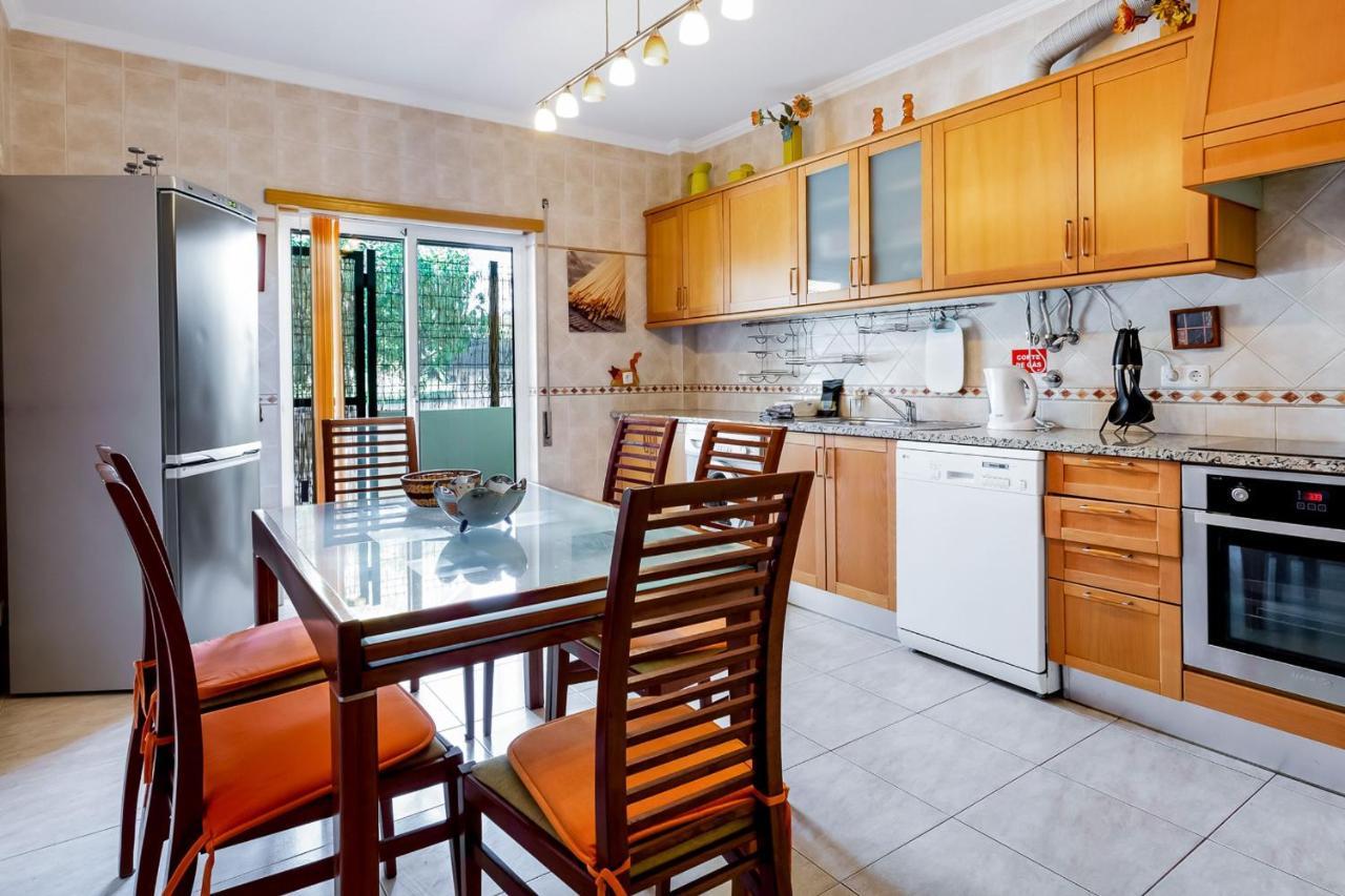 Spacious 2 Bdr Apartment W/ Patio By Lovelystay Armação de Pêra المظهر الخارجي الصورة