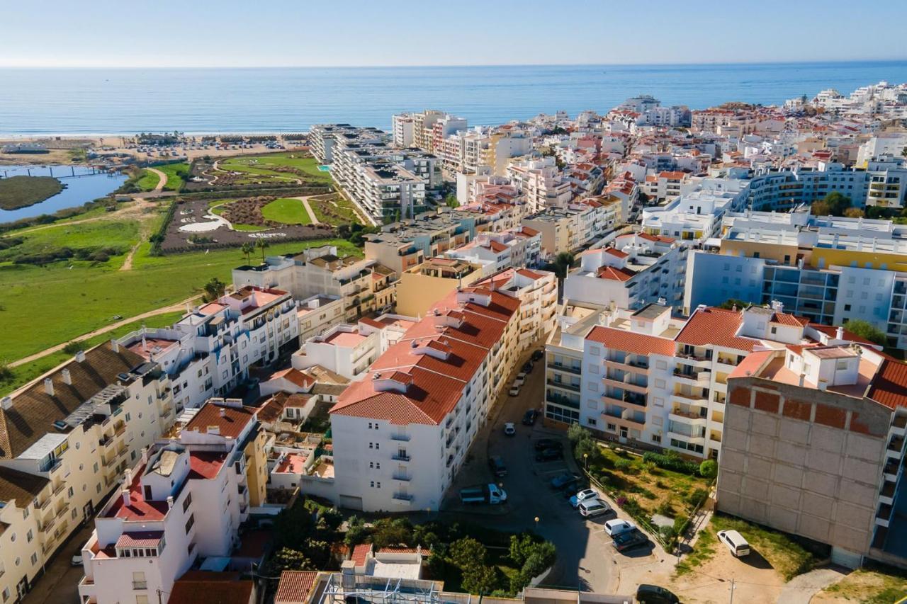 Spacious 2 Bdr Apartment W/ Patio By Lovelystay Armação de Pêra المظهر الخارجي الصورة
